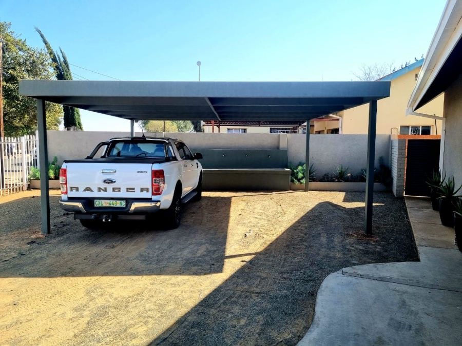 4 Bedroom Property for Sale in Hillcrest Northern Cape